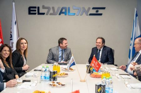 شركة "إل عال" توقع إتفاقية شركة مع الخطوط الملكية المغربية